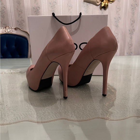 Platform heels. - Picture 3 of 5